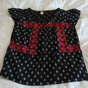Black and red short sleeve top